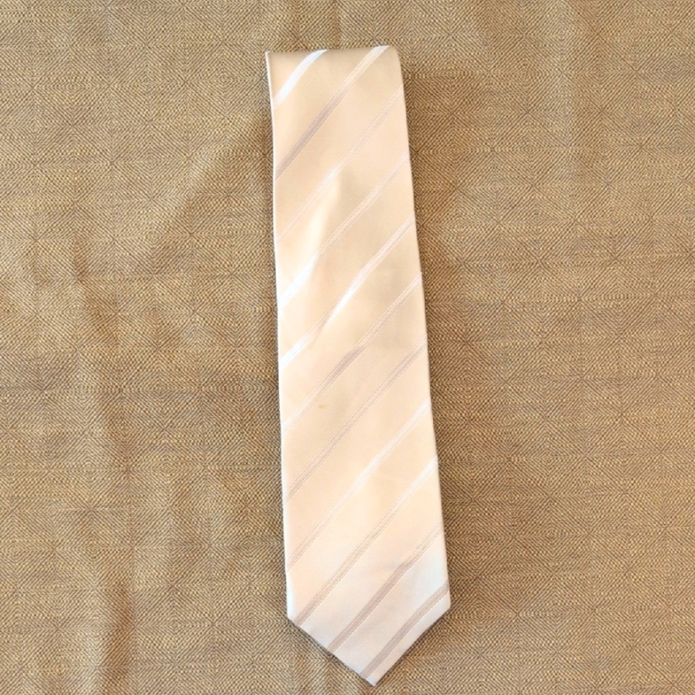Cream Classic Silk Alexander Jullian Tie for Timeless Elegance